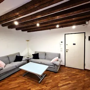 Apartment Magnifico Ristrutturato, Milan